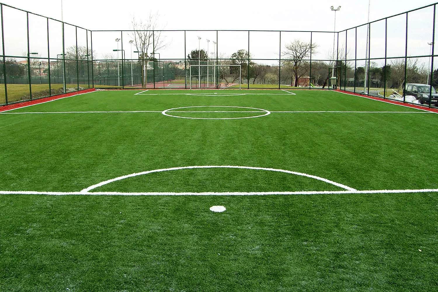 ملاعب عشب صناعي